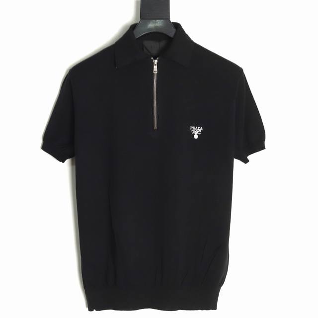prada 普拉达 25Ss 拉链针织Polo短袖T恤 采用定制开模进口机器专机 辅料均开磨定制 定制定染羊绒混纺纱线 版型大 宽松有型 区别低版本瘦长版型上身