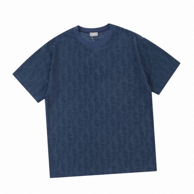 迪奥 Dior 夏季新款 经典满身字母暗纹提花圆领短袖T恤 以最卓越的品牌标志性花纹为设计靓点,精湛的工艺技术成就最火最潮的Icon...手感柔软细腻上身舒适透