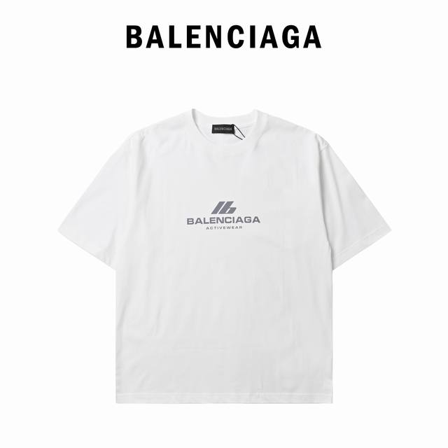 balenciaga 巴黎世家 Ib烫银印花T恤 单品介绍：巴黎世家2025 Ib烫银印花圆领短袖 面料：复古平纹针织面料，，270G 款型：欧版款型，圆领短袖