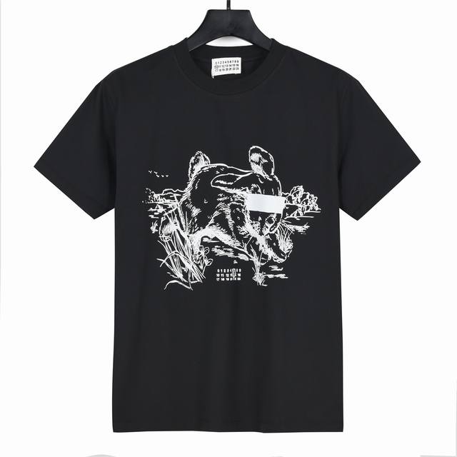 salomon X Mm6 联名系列 萨洛蒙×Mm⑥兔子印花短袖T恤 面料采用280克重双纱精梳棉，定制32支1*1螺纹，成衣两遍水洗处理，面料舒适亲肤无异感，