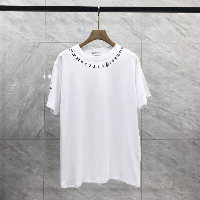 高版本Maisonmargiela 马吉拉 Mm6数字印花短袖，男女同款。 满满的高级感 性价比超高 手感超级柔软、细腻、柔软和不起球且不变形 G纯棉品质，后领