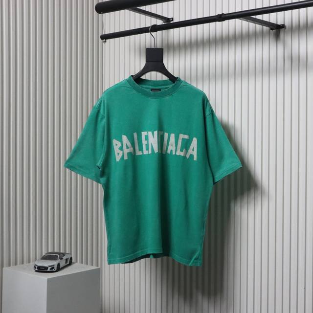 balenciaga 巴黎世家 25Ss 水洗美纹纸胶带炒色破洞短袖T恤 夏日多巴胺水洗美纹纸黄胶带破坏系列胸口印花采用康丽数码直喷工艺 字母褶皱感形态逼真 字