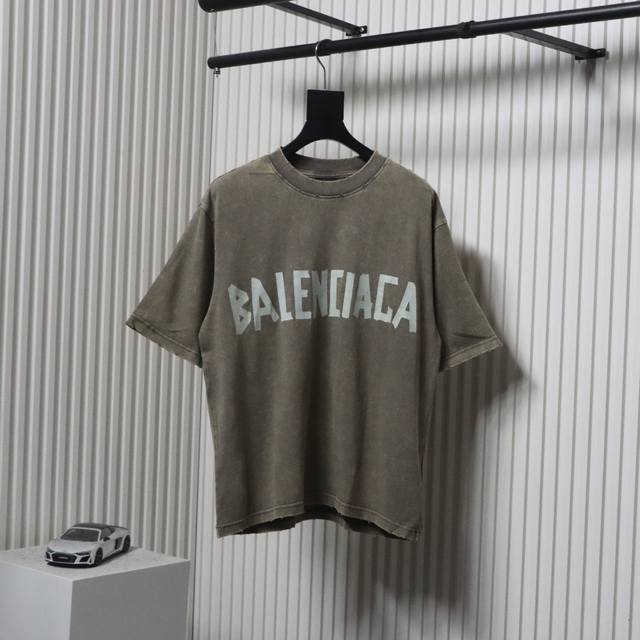 balenciaga 巴黎世家 25Ss 水洗美纹纸胶带炒色破洞短袖T恤 夏日多巴胺水洗美纹纸黄胶带破坏系列胸口印花采用康丽数码直喷工艺 字母褶皱感形态逼真 字