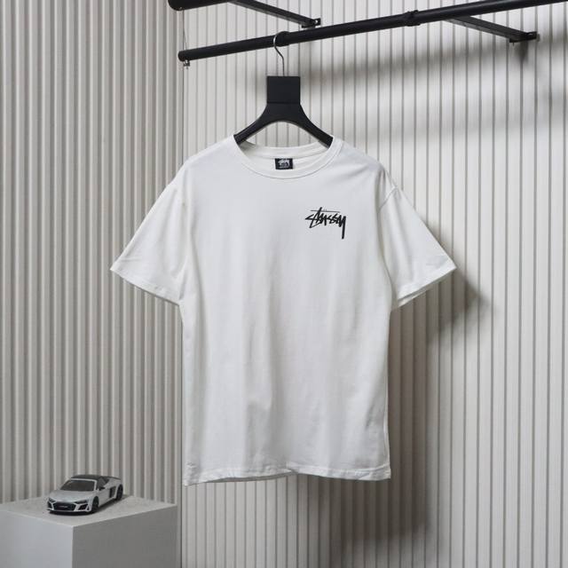 stussy 斯图西 25Ss 毛绒骰子印花Logo短袖T恤 经典版型玩味设计，加州风情随性无拘束，260G纯棉面料厚实立挺不软塌，版型正，柔软舒适透气，不闷热