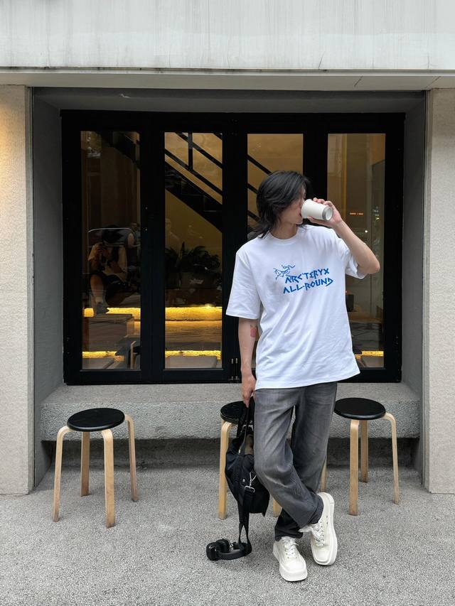 ayc'teryx 始祖鸟新款经典大鸟Logo短袖T恤，男女休闲小鸟字母拉浆印花高端面料，重磅面料， 男女同款～ 颜色：黑色 白色 尺码：S～3Xl