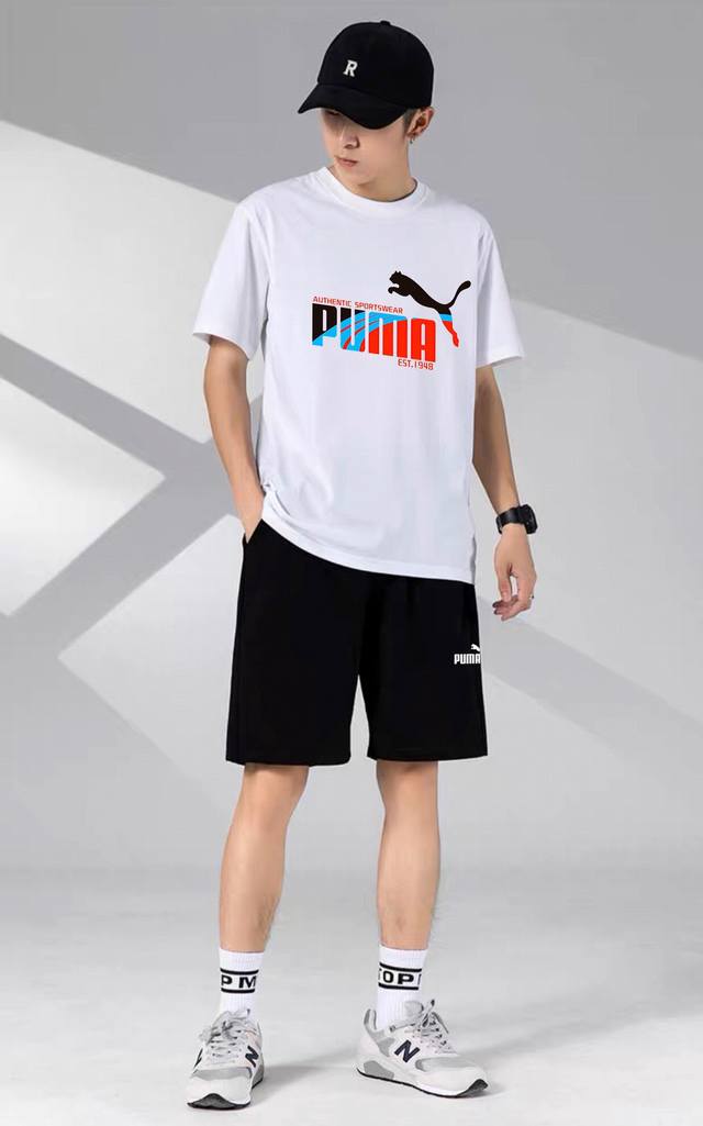puma 彪马经典短袖短裤运动套装！百搭不挑人！ 本款T恤采用纯棉面料！吸汗透气，贴身柔软！ 腰部松紧带抽绳，拉链口袋，运动時候可以放手机钥匙，非常方便！ 上身