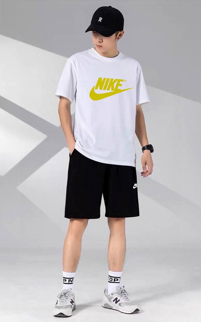 nike 耐克休闲情侣款短袖短裤运动套装，男女均可轻松上身驾驭 ，面料柔软有弹性超级舒服 ！细节一步到位 ，腰部内里有抽绳可以随意调节！ 上身效果超赞！超舒适！