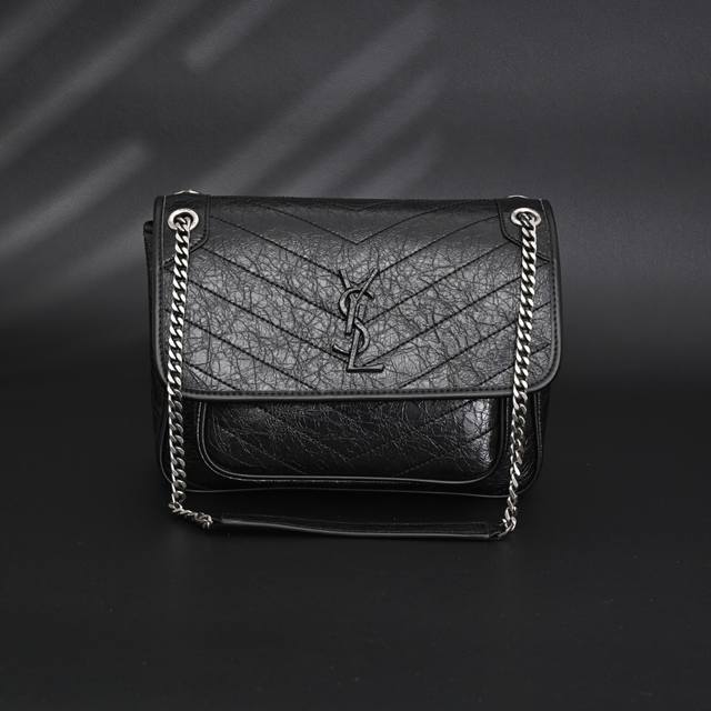 圣罗兰Ysl Niki 银链黑标Logo复古褶皱D扣流浪包 黑色 Ysl 家的必入的黑色 Niki 人间值得 Ysl 圣罗兰黑色 Niki Niki 皱巴巴的小