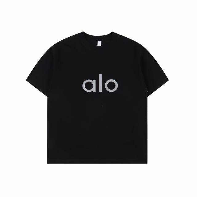 alo 25Ss 反光字母短袖T恤 面料采用定制240G 26支特滑双股精棉平纹高密无尘全棉布料。前幅高密度加厚，走线平整，代工品质，全套定制辅料。 尺码：S-