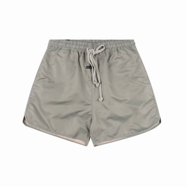 fear Of God 第七季主线 Fog炫彩短裤 该种面料有经纬两股不同纱线交织而成 在不同角度呈现不同亮泽 全部定做0色差 全部定做表面激光冲孔 皮标材料为