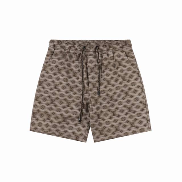 louis Vuitton 路易威登 模糊字母满印短裤 面料采用定制梭织面料，对照原版做丝滑超柔处理，布面肌理股线清晰明显，垂感一级棒，做工精致都到达外贸出口标