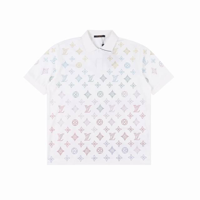 louis Vuitton 路易威登 老花满钻短袖Polo 原版定制 G全棉朱地布料，螺纹染色原版一致。灵感来自Monogram系列。满钻图案设计重新演绎经典的