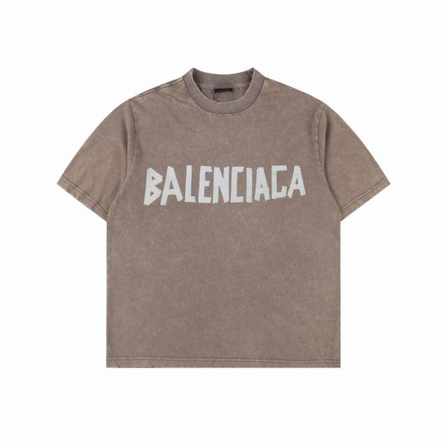 balenciaga 巴黎世家 25Ss 水洗美纹纸胶带炒色破洞短袖T恤 夏日多巴胺水洗美纹纸黄胶带破坏系列 胸口印花采用康丽数码直喷工艺 字母褶皱感形态逼真