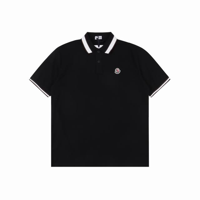 moncler蒙口Mc 咖啡领扣短袖Polo衫 采用原版 G定制珠地面料 螺纹同缸定染对格对纹零色差。纽扣原版1:1开模定做，领子颜色，尺寸比例还原原版。独家品
