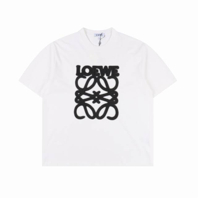 loewe 罗意威 经典款 阴影印花刺绣短袖 甄选长绒棉纱，260G精纺高支重磅定织定染面料， 裁前高温洗水定型，成品再洗柔，穿着感受亲肤棉柔，垂感自然。 专柜