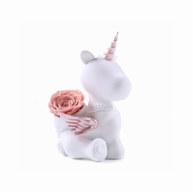 roseonly 甜心独角兽永生花公仔 感受温柔宠爱 延续久久浪漫 在古希腊神话中 兔子是爱与美之神阿佛罗狄忒的心爱宠物 是幸运的象征 也被女神赋予“爱情”之意