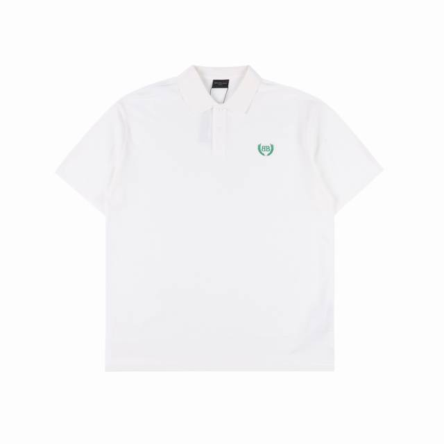 balenciaga 巴黎世家 新款麦穗绣花短袖Polo衫 这款T恤以珠地棉为材料，翻领系扣设计，两侧开叉增加独特的艺术感。简约的红黑、白绿麦穗绣花，设计充满个