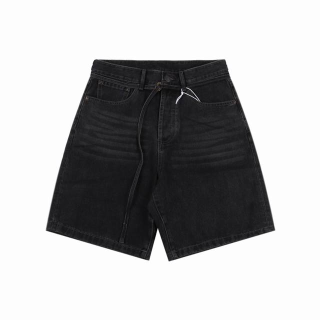 acne Studios 25Ss 腰带牛仔短裤 官网 0,溢价款选用黑色水洗工艺原粗胚丹宁面料制作,五口袋结构,纽扣门襟, 男女同款 码数：Xs.S.M.L