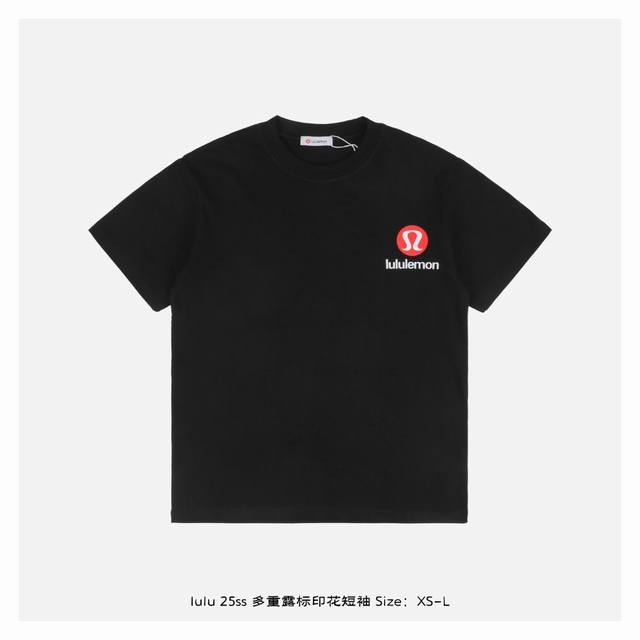 lululemon 露露 25Ss 多重露标印花短袖 面料采用230克重精梳棉，定制32支1*1螺纹，成衣两遍水洗处理，面料舒适亲肤无异感，定制定染面料，纺织密