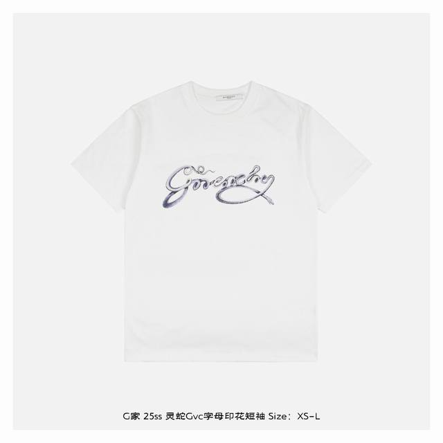 givenchy 纪梵希 25Ss 灵蛇Gvc字母印花短袖 面料采用230克重精梳棉，定制32支1*1螺纹，成衣两遍水洗处理，面料舒适亲肤无异感，定制定染面料，