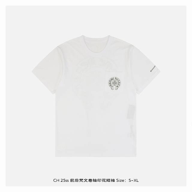 chrome Hearts 克罗心 25Ss 前后梵文卷轴印花短袖 面料采用的是32支精梳棉，是用特伦机织造的平纹面料体纹路细腻， 整衣顺滑有弹性，印花采用胶