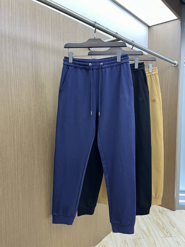 lp 独家定制工艺2025最新款 高端品质版型面料五金都是专柜1:1定制，裤子是用的100%纯棉面料，Logo采用品牌经典三角标与字母压花工艺，时髦显瘦于一体的