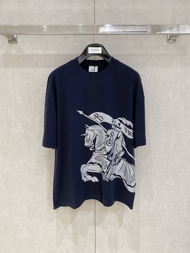 burberry 巴宝莉 战马系列 2025春夏新款首发专柜最新款短袖圆领T恤 高端订制 设计前卫时尚！品牌Logo重工艺设计 高端定制面料.手感柔软.穿着舒适