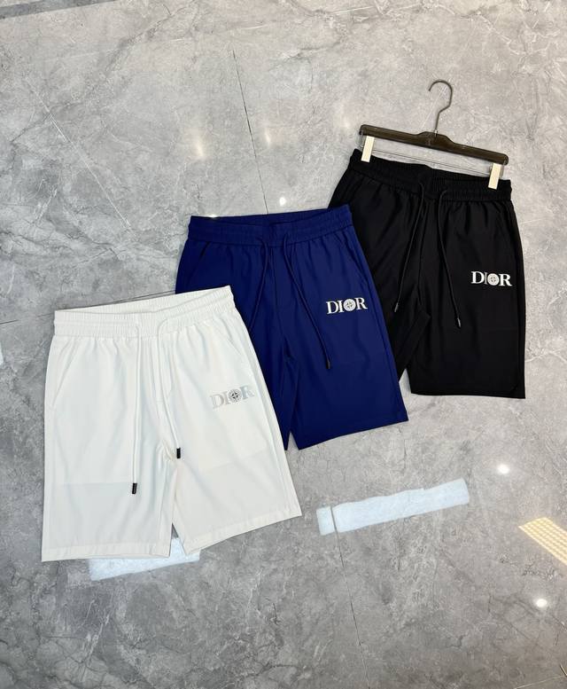 dior*迪奥25S新款五分短裤！联名款石头岛.经典品牌Dior字母图形.高温烫画工艺.简单高级！高密冰感四面弹轻薄面料.上身无束缚感，舒适透气.男女同款！颜色