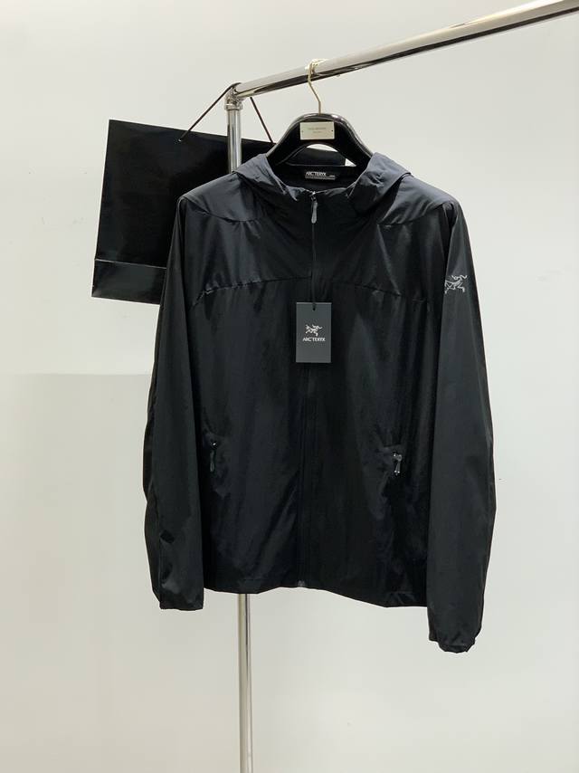arcteryx 始祖鸟，2025春季Aw新品，时尚休闲连帽外套，专柜同步有售，原单狠货，进口原版面料，工艺极度复杂，视觉相当雅致时髦，高贵而优雅，从主体面料到