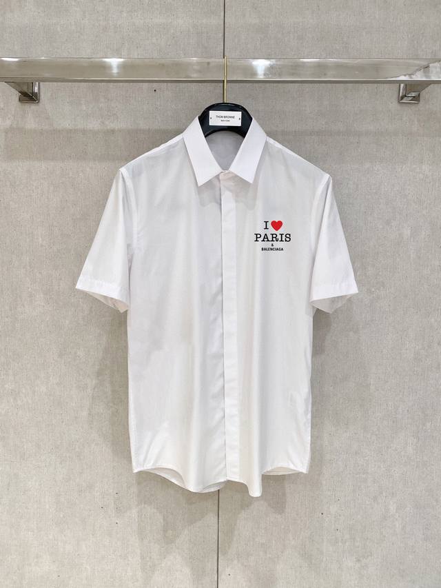 巴黎世家 专柜最新款男士必备款衬衫，100%天然棉，舒服透气，原单狠货，原版面料，柔软舒适，上身高端又奢华，足够场面的档次，这款衬衫无不骄傲的让你满意有面子 尺