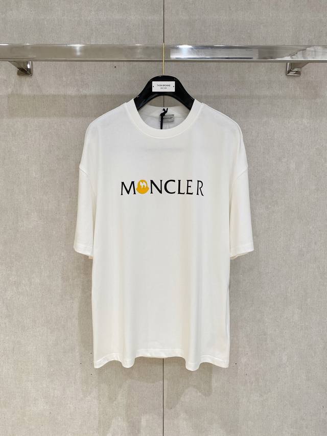 moncler 蒙口大爆款 2025春夏新款首发专柜最新款短袖圆领T恤 高端订制 设计前卫时尚！品牌Logo重工艺设计 高端定制面料.手感柔软.穿着舒适.专柜级