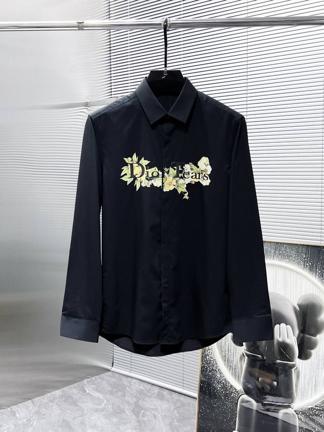 迪奥 Dior 2025Ss新款长袖 衬衫 衬衣，高端版本！专柜定制面料 透气舒适度高，细节无可挑剔，品牌元素设计理念，体现高品质。手感细腻柔软！呈现休闲裁剪，