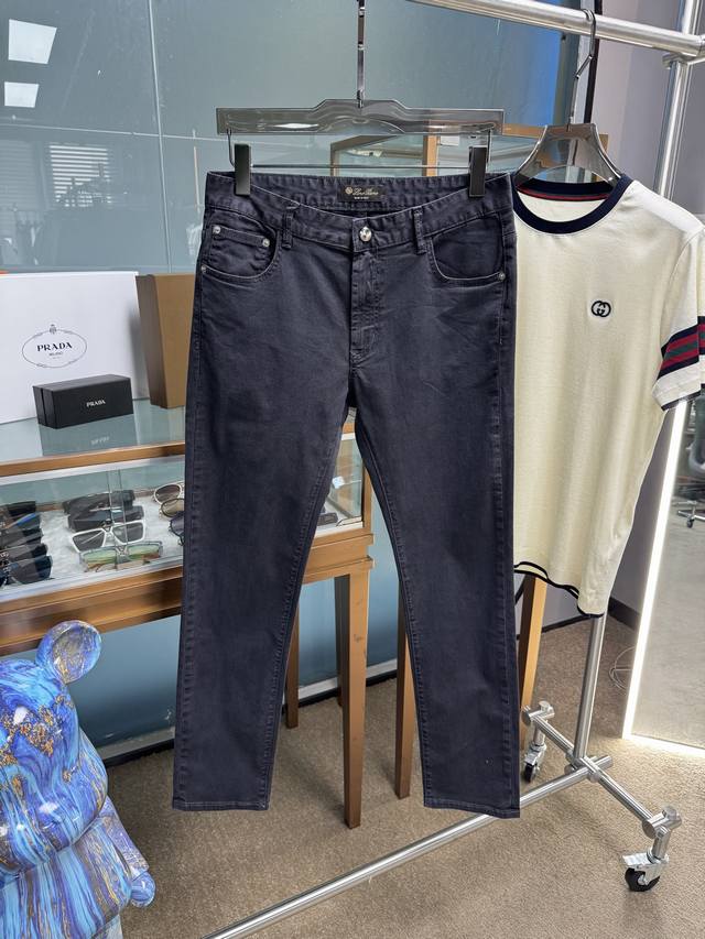 l P2540最新品，专柜同步有售9，原单狠货，水洗休闲牛仔裤，进口原版水洗弹力面料，舒适有弹性，后袋精致手工 形象逼真，原版五金辅料装饰，版型超正，档次极高，
