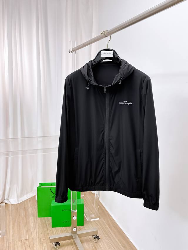马吉拉 2025春夏新款男士防晒服轻薄外套，独特订制防晒四面弹面料，卓越的弹性与回弹性，四向拉伸，面料在经纬，横向与纵向及对角线方向均具备弹性，适应大幅度的身体