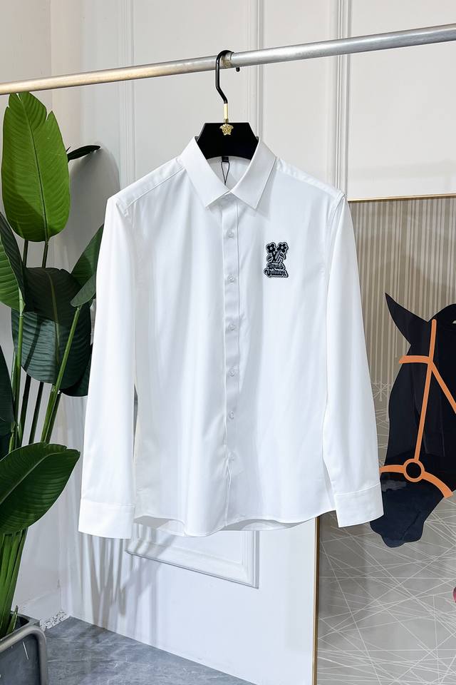 lv Ss春装时尚大爆款精品长袖衬衫，贸易公司渠道货，品相完美如斯，属于入柜级别，可预见性的爆款，高级定制进口高级棉混纺面料，大师级剪裁，质感无敌，亲肤性极佳，