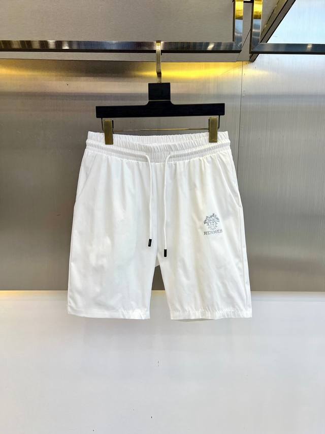 h爱马仕、25S新款夏季休闲短裤！抽绳印花Logo设计.简单高级.进口高密棉订制埃及棉面料，手感轻薄透气.舒适感满满.原厂五金质感满满.高级感强！整体视觉简单而