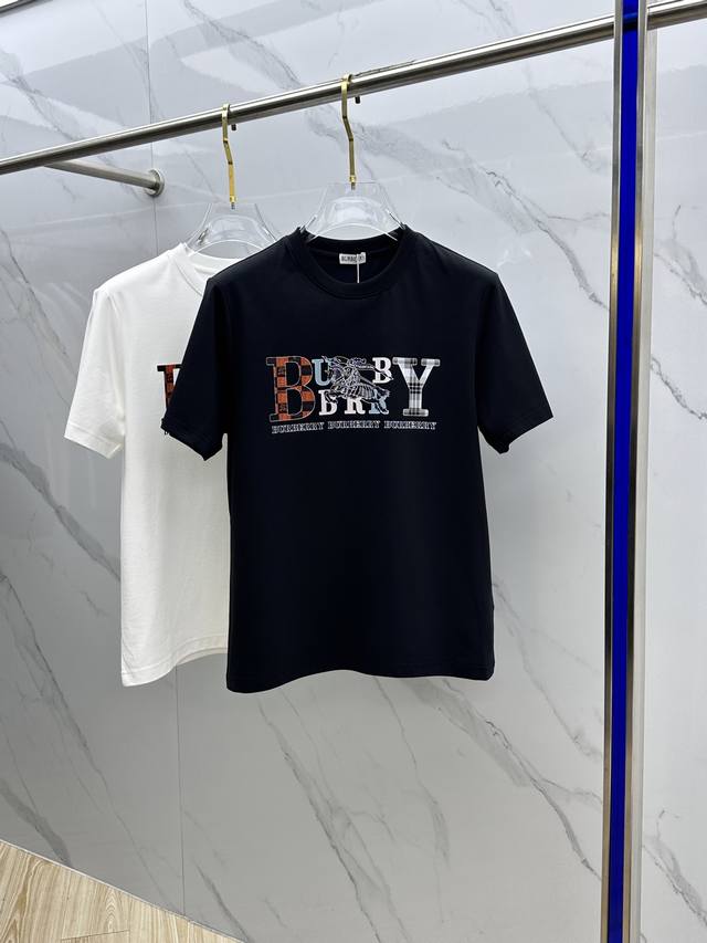 burberry 巴宝莉 高定纯棉面料 2025春夏新品上市时尚经典圆领短袖时尚单品设计，更加时尚舒适，高标准定制，上身非常有型，胸前品牌经典章仔 客供辅料，客