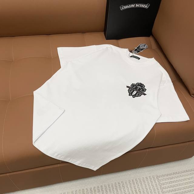 重磅洗水高版本 Ch克罗心25Ss早春新款 梵文立体印花刺绣Logo短袖圆领T恤 男女同款 轻奢高级，百搭又显瘦 320克重磅高克重洗水面料 男女都可轻松驾驭！