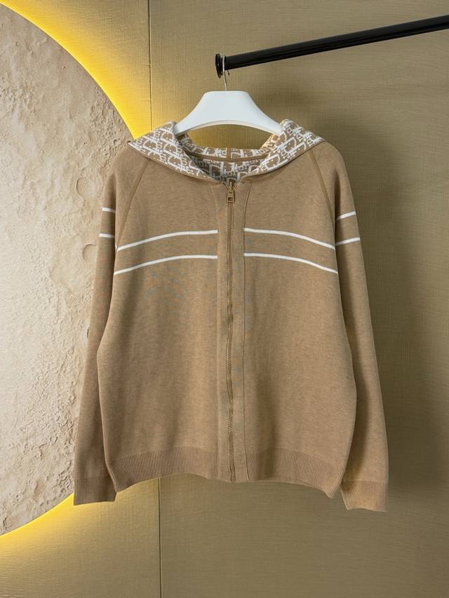 实价 全年有货 颜色：宝蓝色，灰色，橘黄色，尺码：S-Xl Dior 迪奥25Ss高版本秋冬季爆款，区别市场通货Cd家满印双面穿羊绒连帽针织衫毛衣，男女同款。辅
