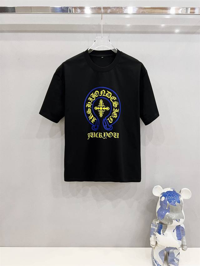 克罗心高定面料 2025春夏新品上市时尚经典圆领短袖时尚单品设计，更加时尚舒适，高标准定制，上身非常有型，采用重磅280G双纱精梳棉材质 面料质感非常细腻，细节