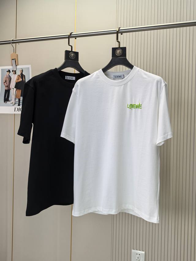 罗意威。2025春夏新品时尚圆领短袖高级定制百搭款式！更有实用感 任何人都可以轻松驾驭 高端棉面料制作，手感非常奈斯，不起球，不变形，奢华经典设计，非常显档次懂