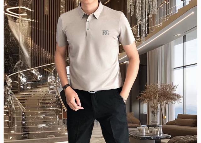 dg 杜嘉班纳2025春夏新款原单男士翻领短袖Polo衫T恤 爆款 简洁时尚百搭 高端品质 无缝包边 胸前烫印Logo图案设计 定制进口双股丝光珠地棉面料 穿着
