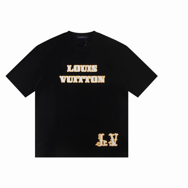 一首批.散单+10 Louis Vuitto*2025最新款短袖T恤 材质:采用高版本300G双纱精梳棉 尺寸:S M L Xl 颜色:黑白 款号:W2643