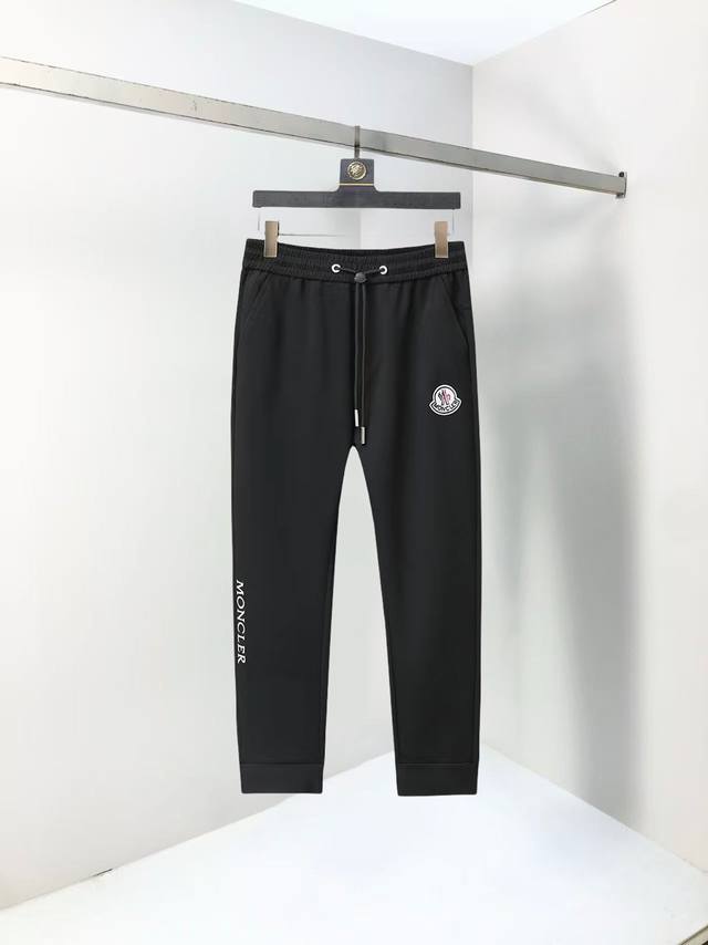 蒙口 2025夏季新款休闲裤！官网同步发售。品牌经典Logo休闲裤，定制面料，舒适度极好，手触感： 烈。辦识度极高，完美品相工艺。尺码：M-3Xl