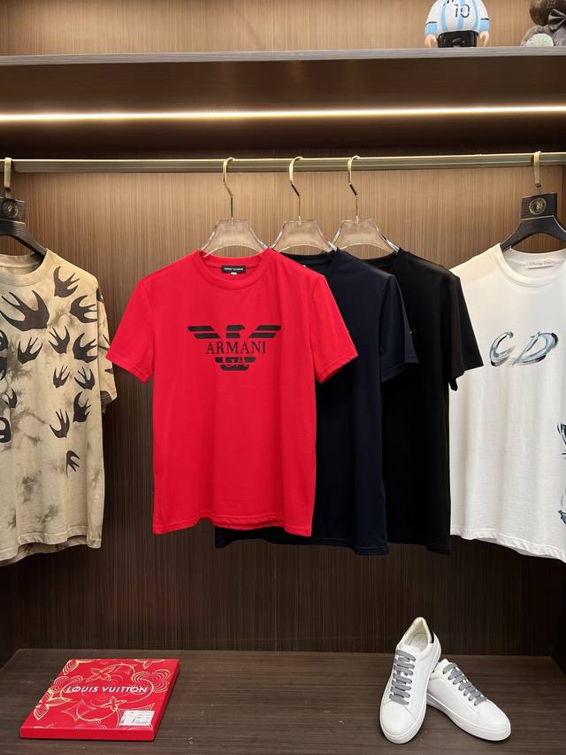 armani 阿玛尼 2025Ss春夏最新款圆领时尚短袖T恤，官网同步，专柜纯棉面料！贴肤舒适，耐看又好穿，经典简约Logo设计，原厂工艺一丝不苟，型男必备单品