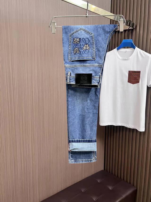 主推.长期有货 罗意威 高品质 官网高端新品原单少数帅爆牛仔裤，百分百原单 百搭神器！今年最新流行的风格设计款式，采用进口棉花制作成的单宁布，上身舒适，剪裁设计