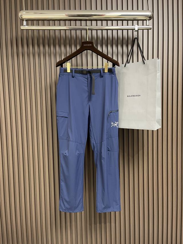 arc’Teryx 始祖鸟户外休闲通勤机能裤它是可以被定义为一条‘皮肤裤’，防晒抗撕裂，整条裤子包括腰部全带弹力，让你切身体会到什么叫薄而不透，时刻保持干爽，清