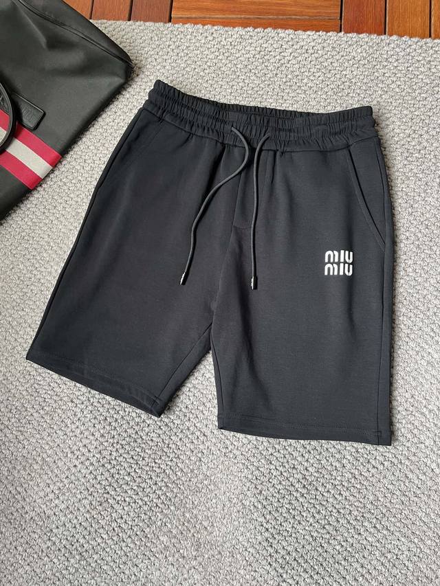 miu 2025春夏新品 松紧带五分休闲裤短裤 好货不用过多介绍 看细节 专柜码数：M-Xxxl 175 140上身建议L I