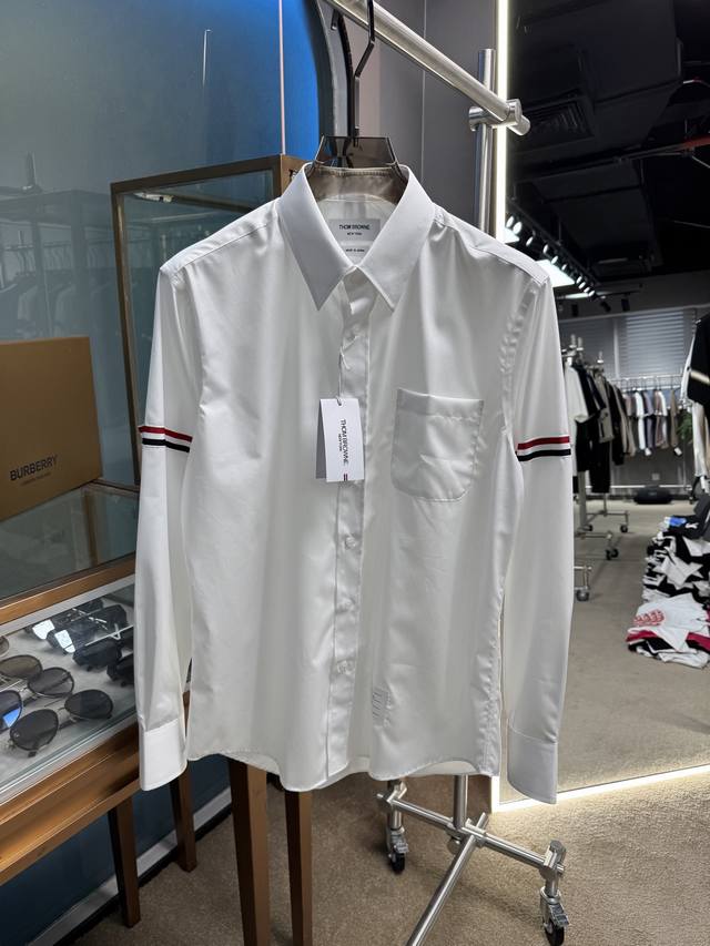 男士织带时尚休闲衬衫 25Ss春夏Th*M Br*Wne男士府绸弹力长袖衬衫 型格裁剪设计理念让Tb再次破旧立新.时尚新颖别致 客供100支府绸棉质面料,点状拉
