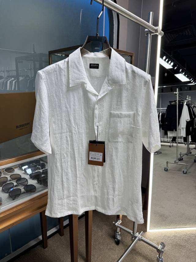 100%天然亚麻 保真原单 官网售价10180Rmb 高端洋行渠道货，25Ss春夏新品 男士短袖休闲亚麻短袖衬衫 亚麻单品自带很多标签，时髦且复古、雅痞而随性、